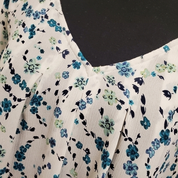 A.N.A. Floral Print Blouse Size Medium, comfy, casual, colorful - Picture 5 of 9